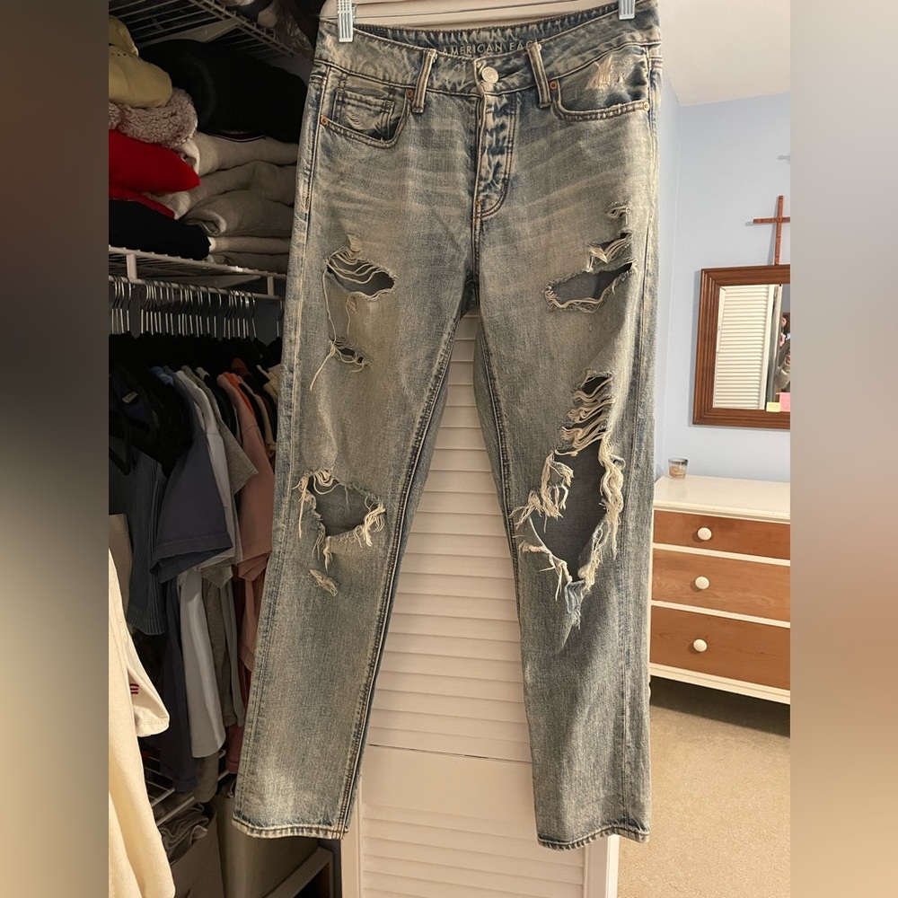 American Eagle Ripped Jeans Size 4